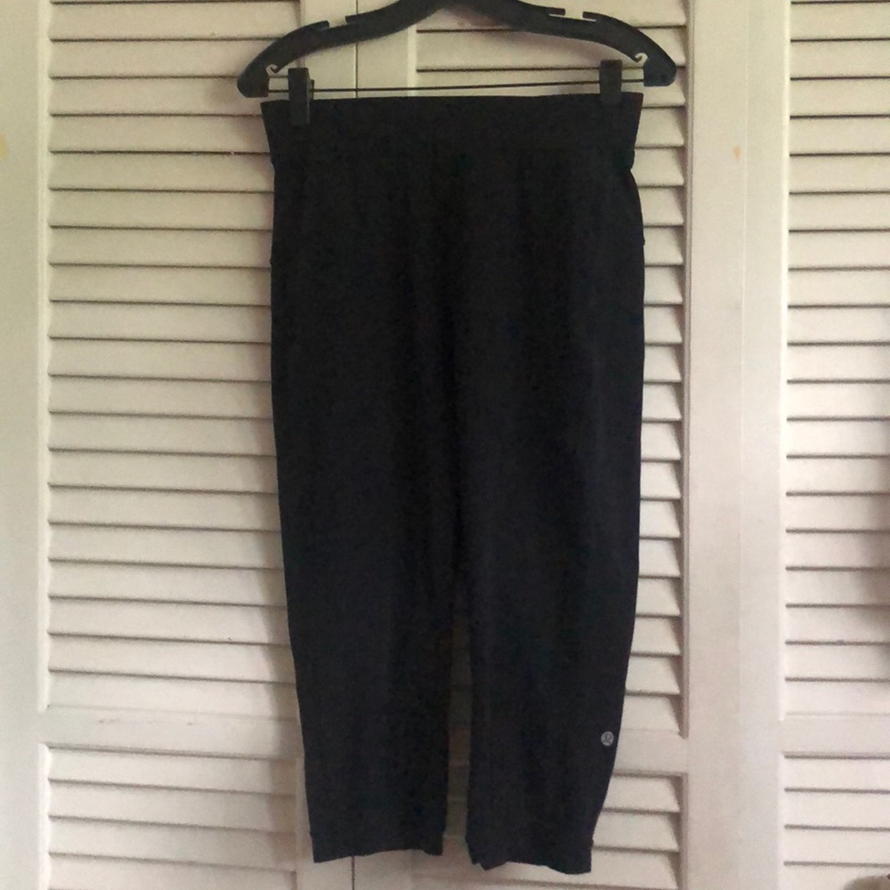 Lululemon Cropped Workout pants in Black